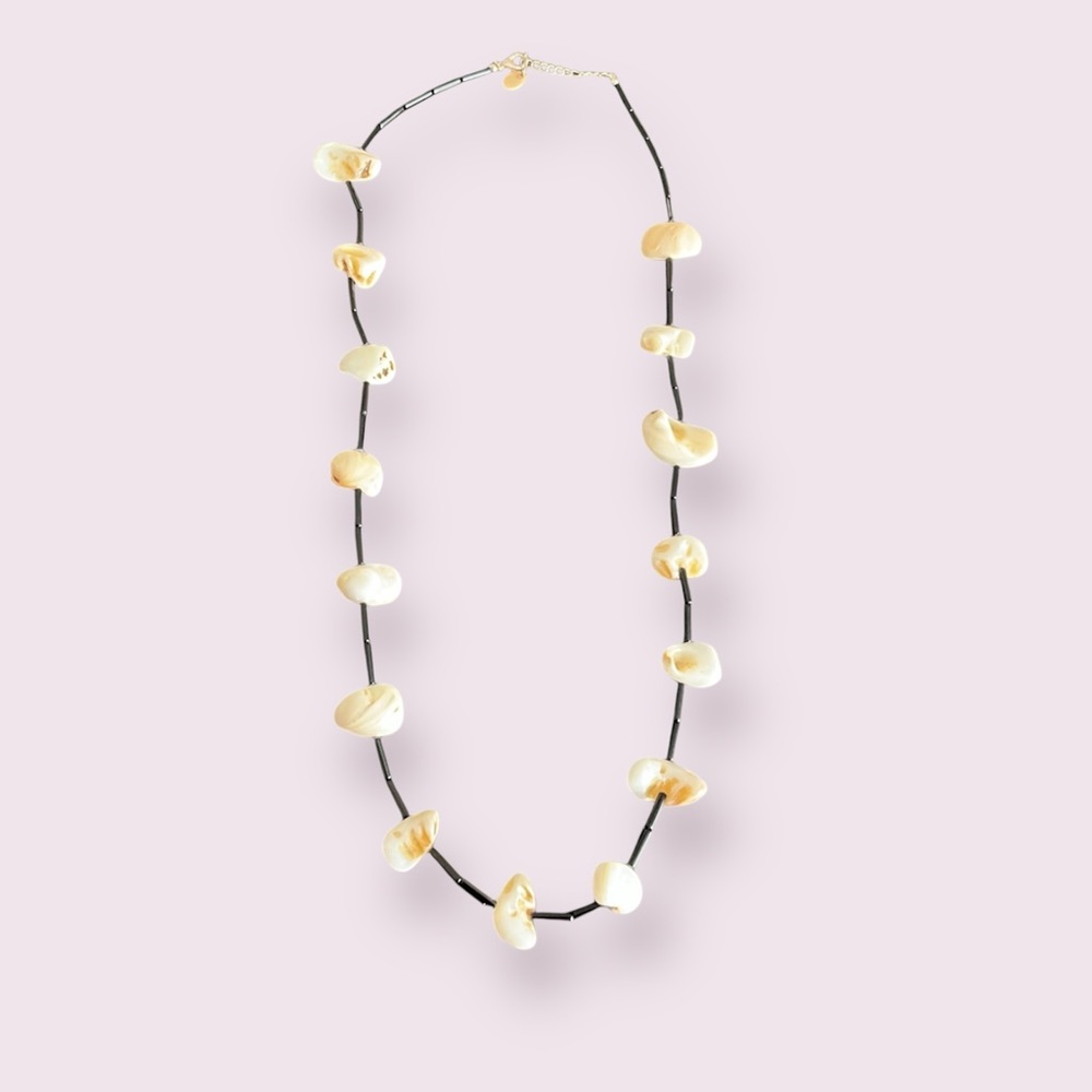 Mango Long Shell Necklace - Picture 4 of 4